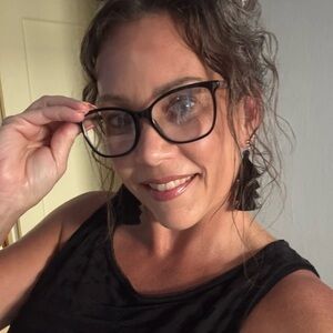 Meet your Posher, Leslie